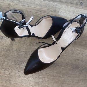 Adrienne Vitadini size 8 ankle straps heel black like new